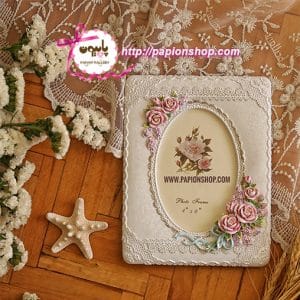 قاب عکس پلی استری سفید وارداتی طرح گل و پاپیون سایز کوچک