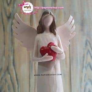 مجسمه فرشته قلب به دست خیلی بزرگ