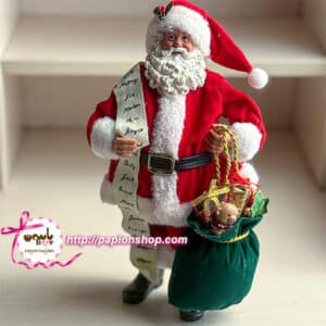 فیگور اروپایی بابانوئل با کیسه هدایا و لیست اسامی بچه ها